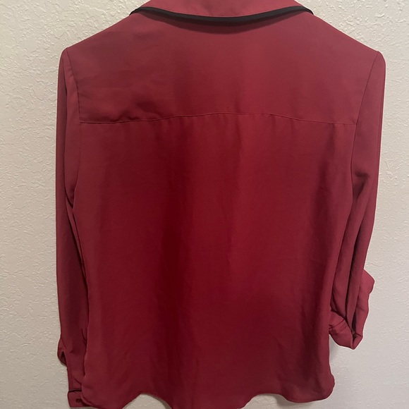 Medium Candie’s Maroon Top - Picture 2 of 2